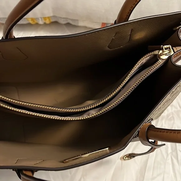 Michael Kors Mercer Tote - Picture 6 of 7